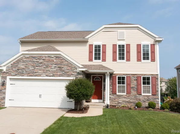 419 Ridgewood Dr S, Ortonville, MI 48462