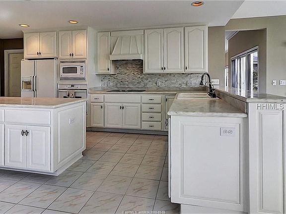 5th image of 32 Oyster Bay Pl