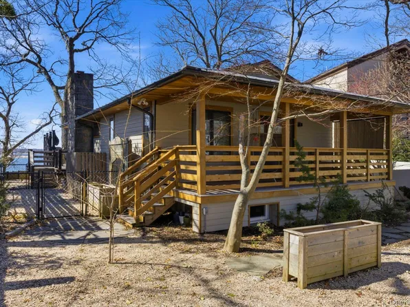 154 Eatons Neck Road, Northport, NY 11768