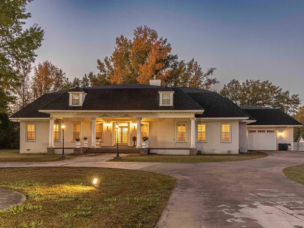 401 E Poplar Ave, Selmer, TN 38375