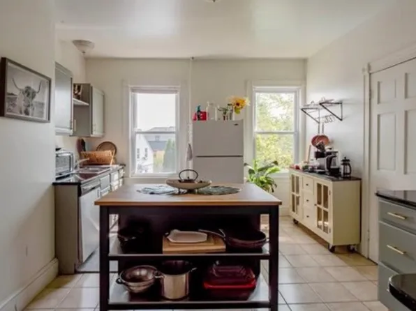 14 Carleton St #10, Providence, RI 02908