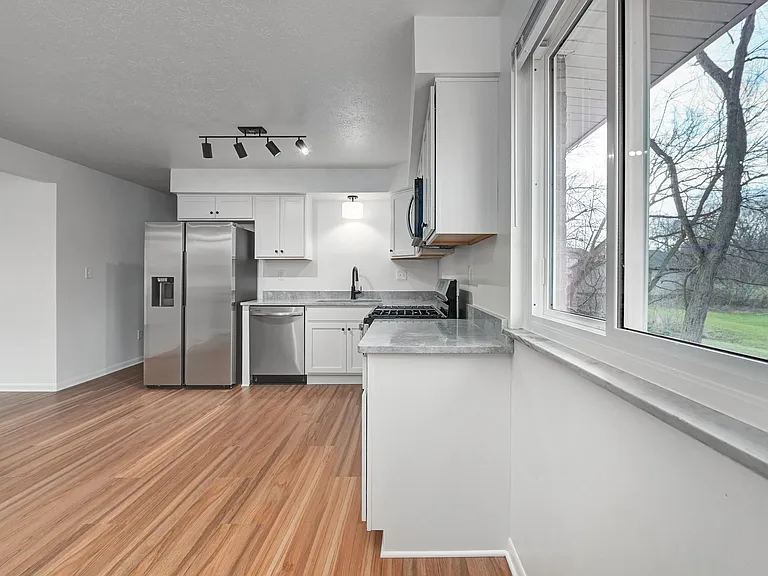 2930 Northglen Dr — Photo 12