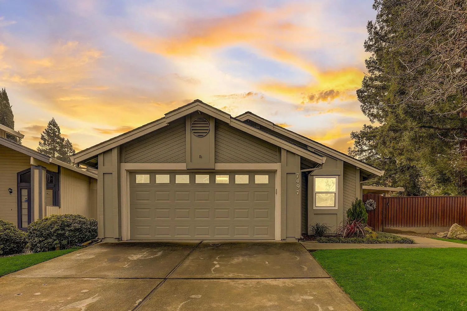 7497 Deltawind Dr photo 1