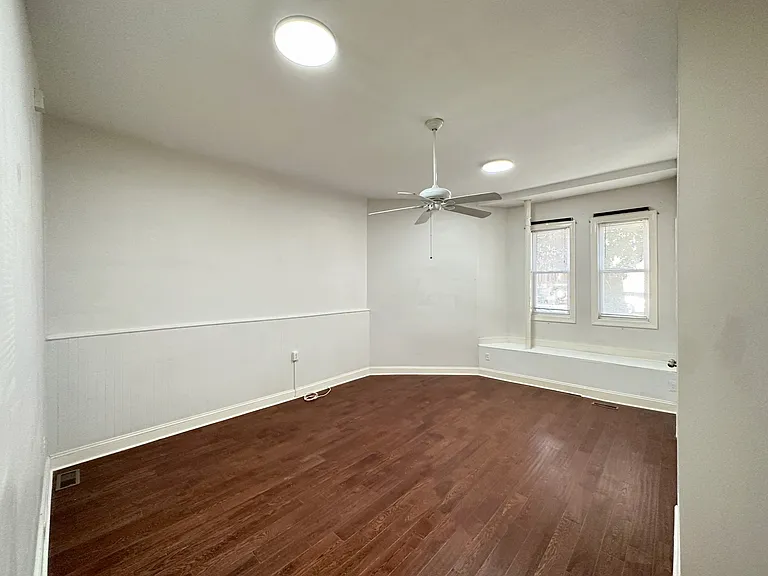 2528 Poplar St #1 — Photo 4