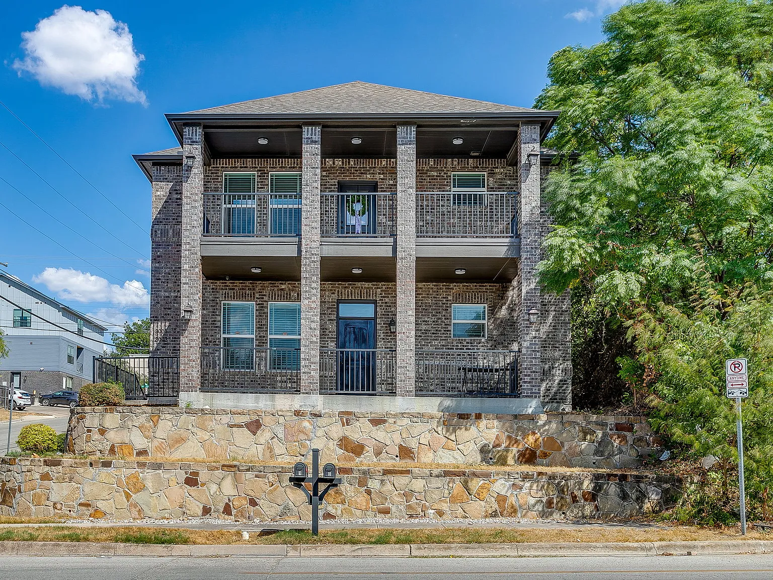 3003 McCart Ave — Photo 2