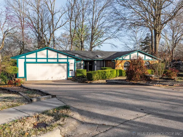 1801 Rolling Hills Pl, Bartlesville, OK 74006