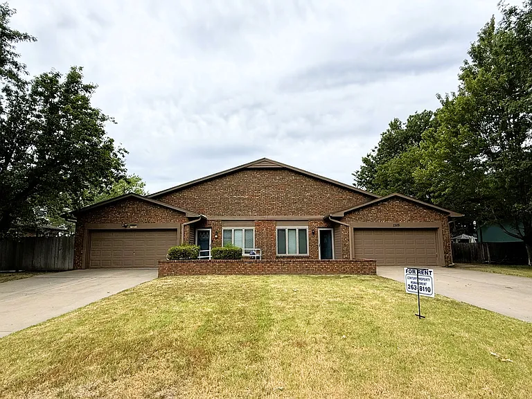 1325 N Denene Ln — Photo 1