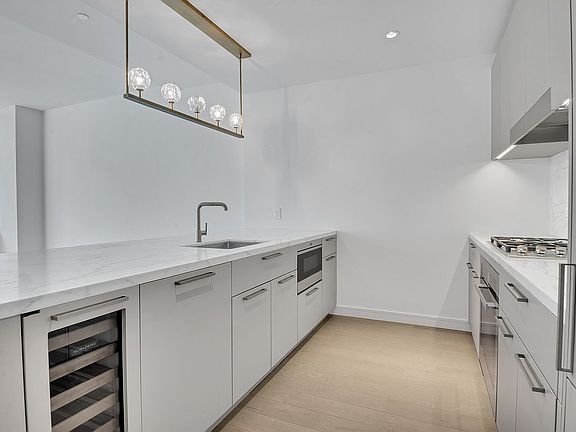 4th image of 305 E 51st St APT 4B