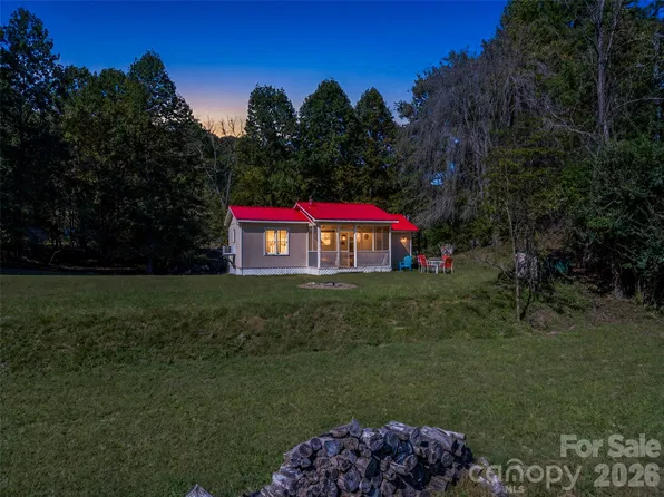 468 Willow Springs Cv, Hendersonville, NC 28739