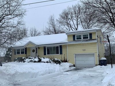 2 Greenacres Dr, Latham, NY, 12110