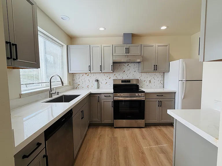 282 2nd Ave SE — Photo 9