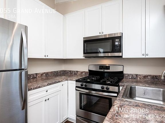 3rd image of 1055 Grand Ave