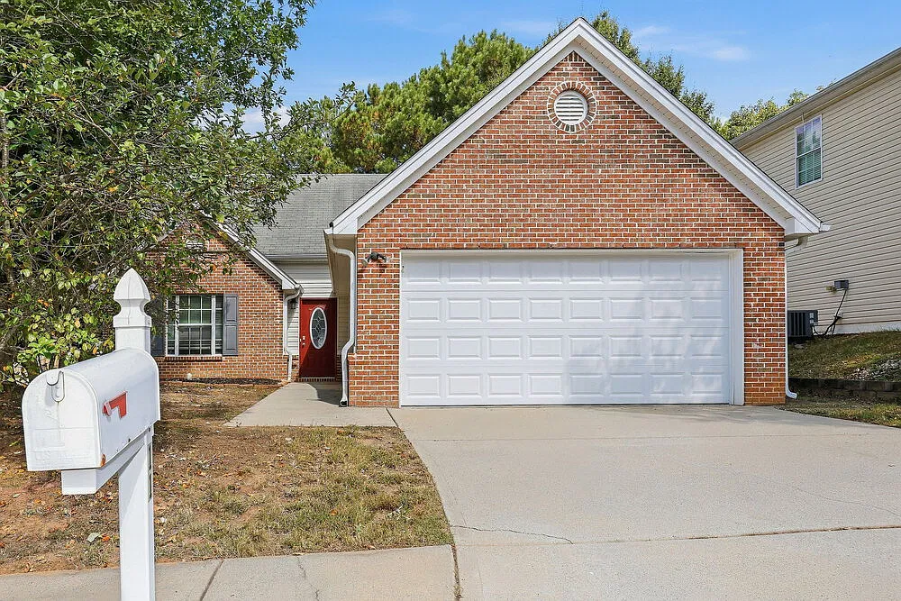 3 bed, 2.0 bath, 1276 sqft, $1,915 — Photo 1