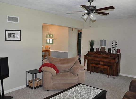 3rd image of 411 Walworth Dr