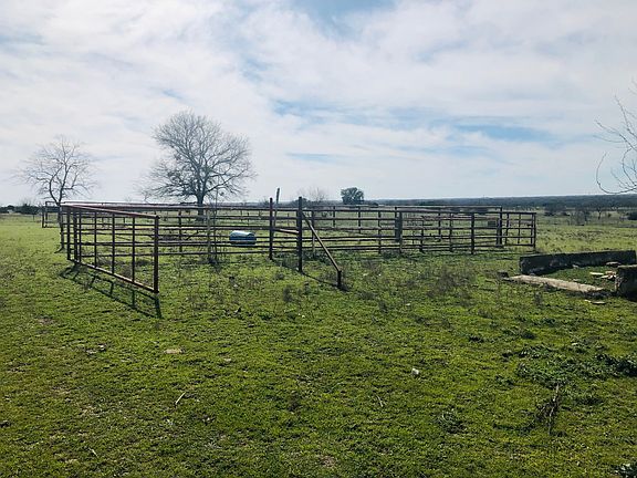 3rd image of 3143 Chisholm Trl
