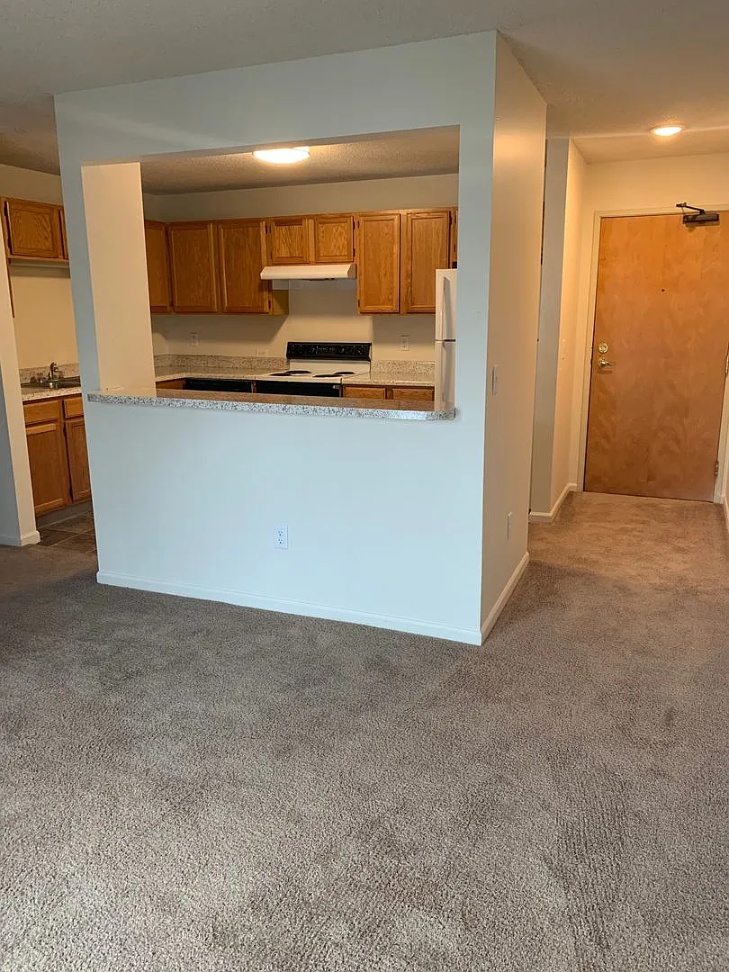 Drake Court Apartments — Photo 4