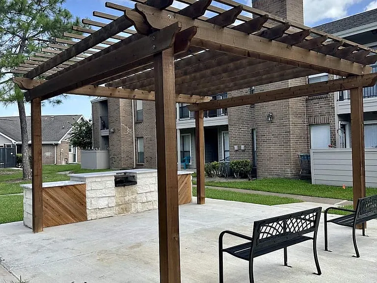Fairway Square Apartments — Photo 9
