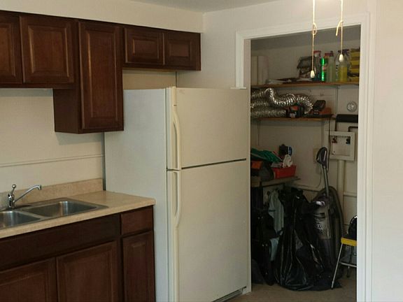 Kitchen w/laundry room
