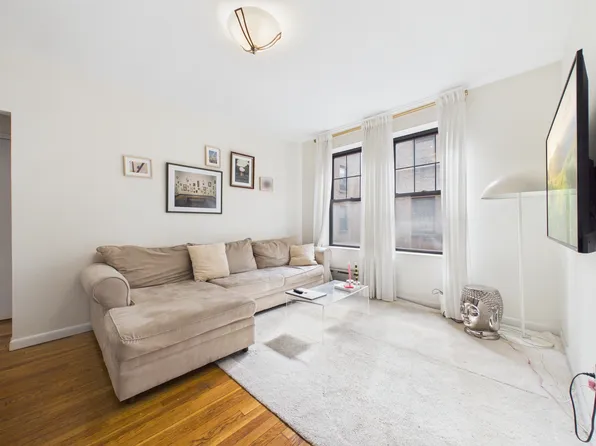 313 West 19th Street image 1 of 6