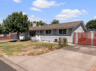 27 S Deanjou Ave, Eagle Point, OR 97524