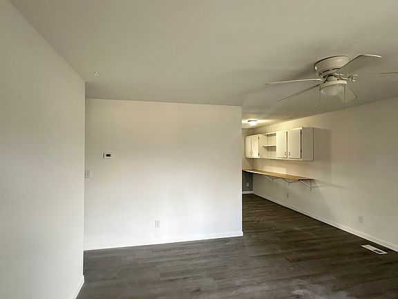 4th image of 991 Deerfield Ct