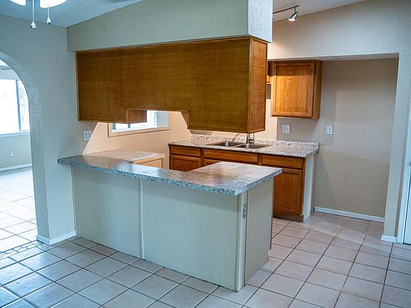 4th image of 10168 Tivoli St