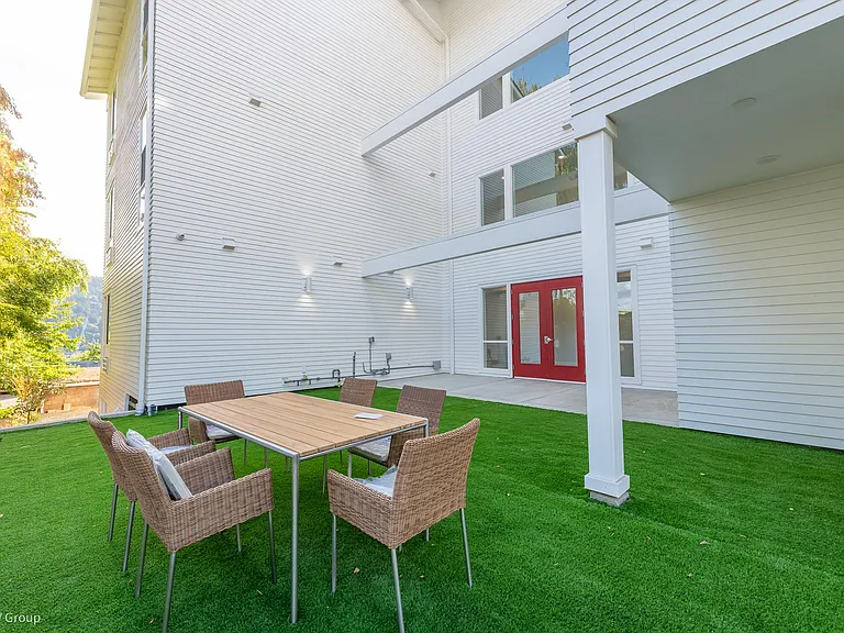 8770 N Willamette Blvd — Photo 26