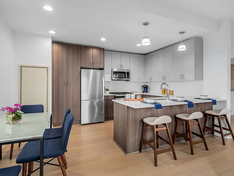 360 Huguenot — Photo 13