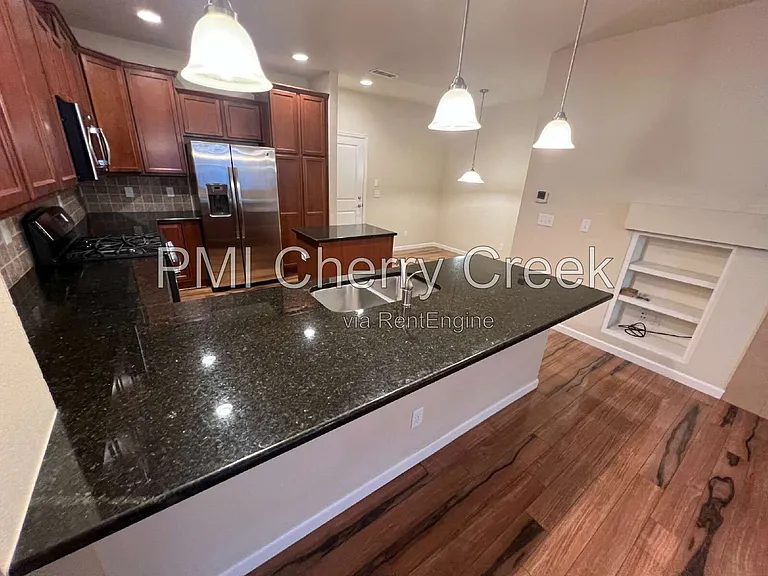 8159 S Akron Ct — Photo 13