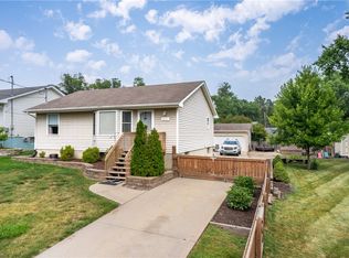 2001 E 38th Ct, Des Moines, IA 50317