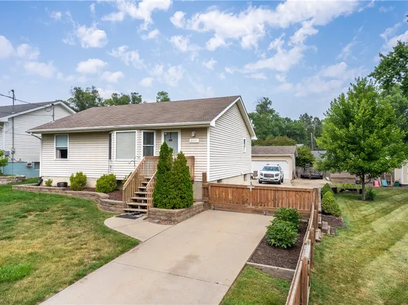 2001 E 38th Ct, Des Moines, IA 50317