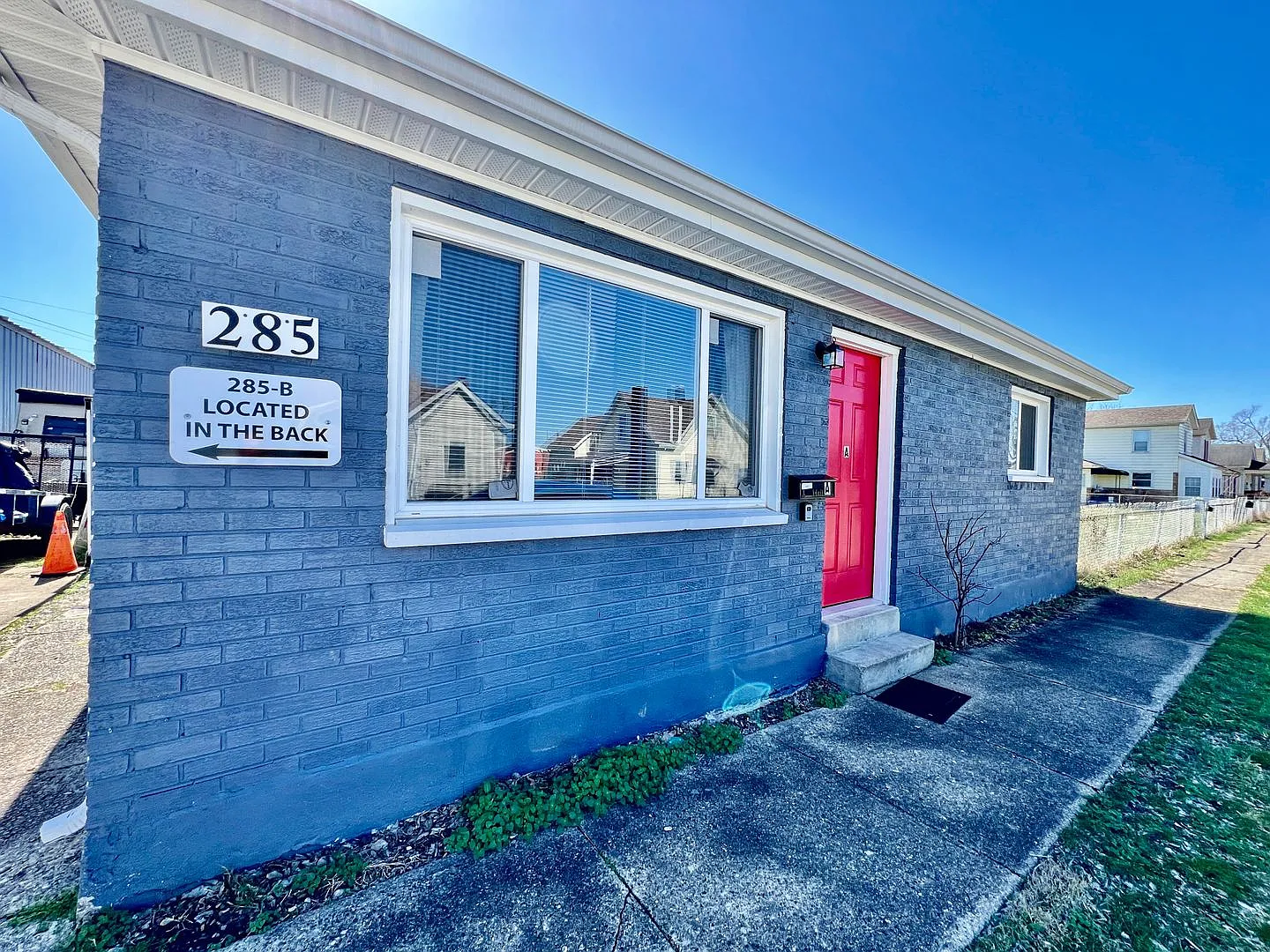 Welcoming Two Bedroom Apartment on Whitaker — Photo 1