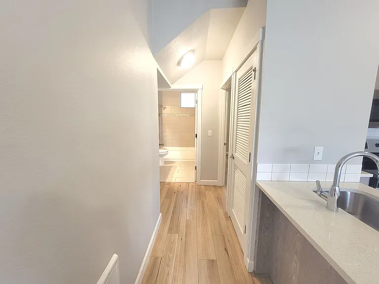 J0459 - Stafford St. Apartments — Photo 22