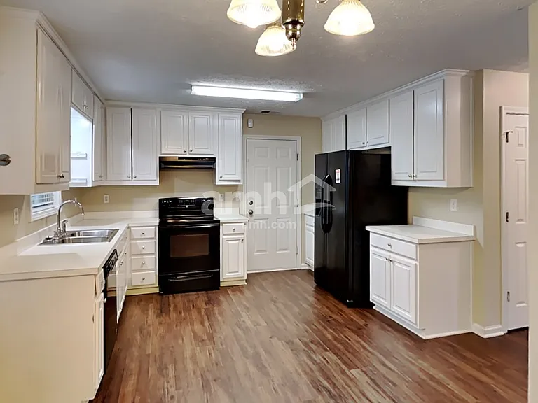 2380 Sailor Ln — Photo 3
