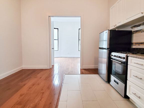 3rd image of 220 W 122nd St #3B