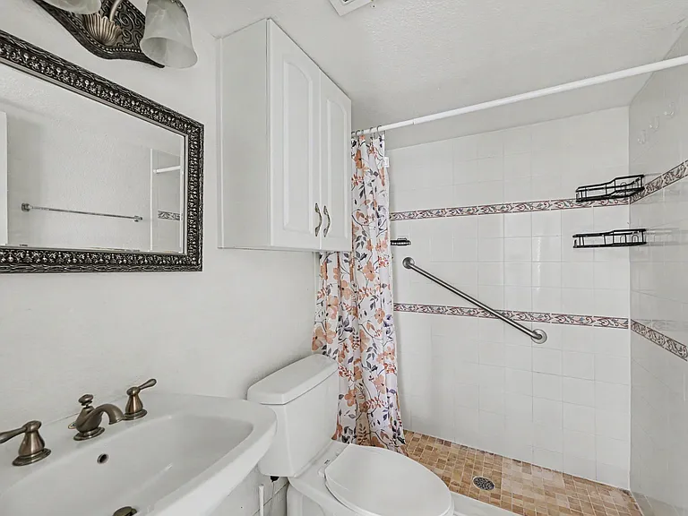 4304 London Town Rd #C113 — Photo 11
