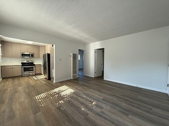 2nd image of 2727 Abbot Kinney Blvd #6