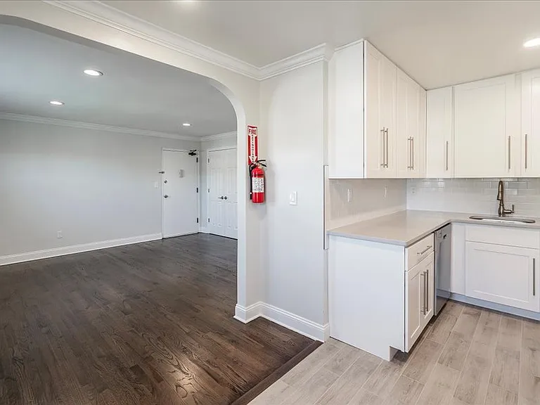 48 Roseland Avenue Apartments — Photo 21