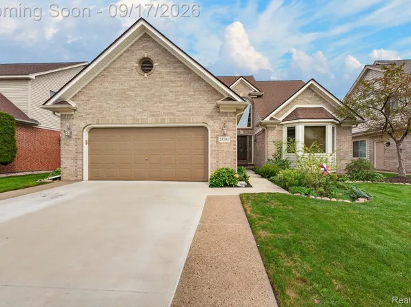 24347 Brentwood Dr, Brownstown, MI 48183
