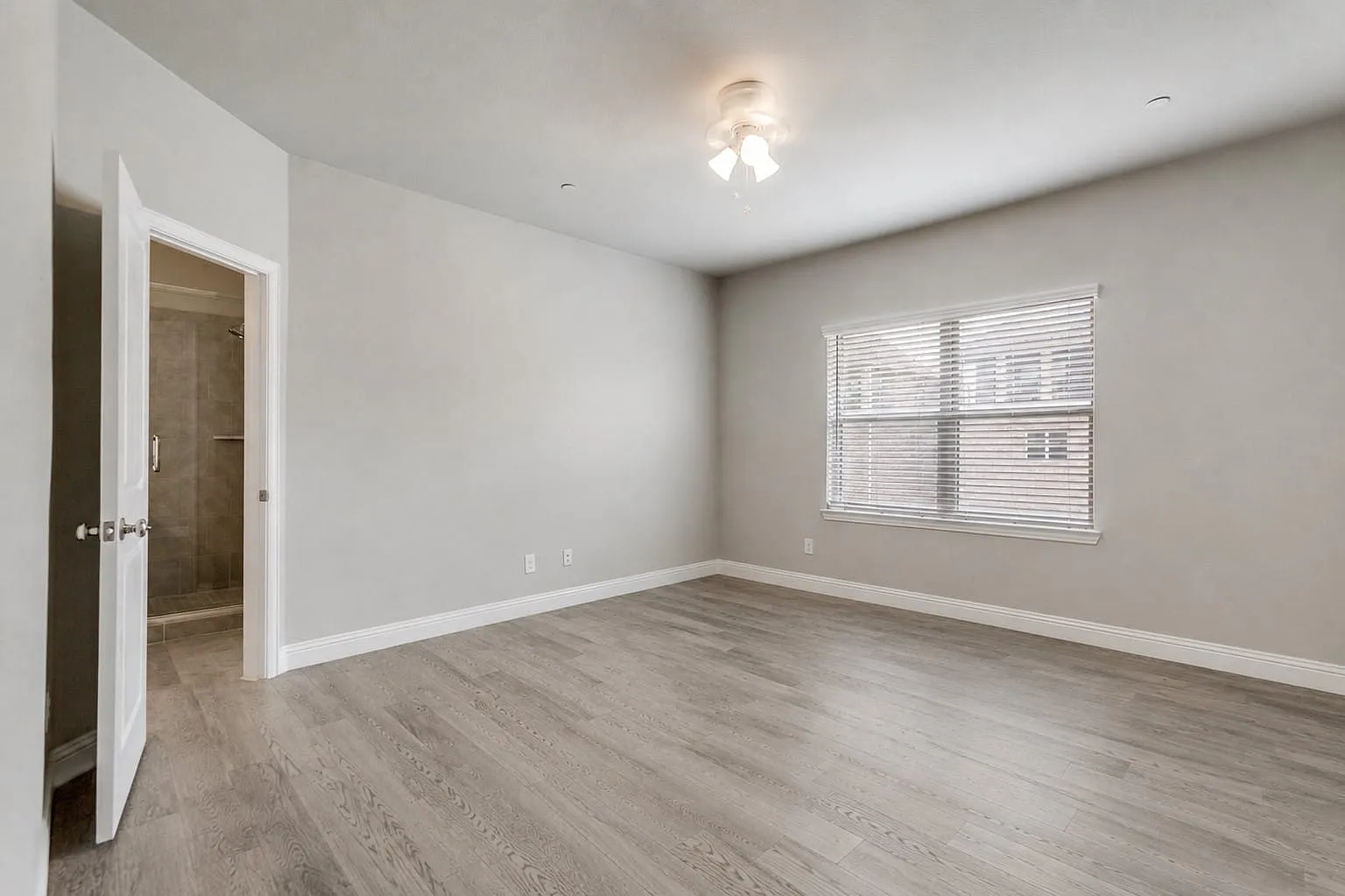 3 bed, 3.5 bath, 1940 sqft, $3,200 — Photo 3