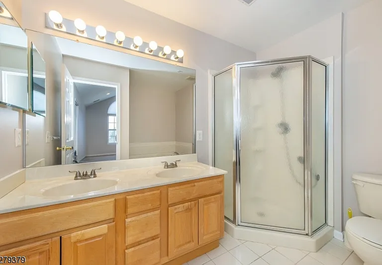 102 Lakeview Ct — Photo 18