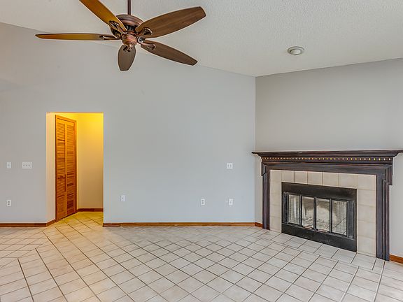 4th image of 8046 Excalibur Ct