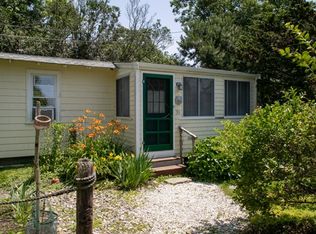 33 Warren Ave, Middletown, RI 02842