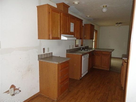 4th image of 8150 S Basswood Dr