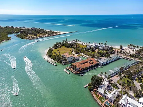 61 COVE LN, NAPLES, FL 34102