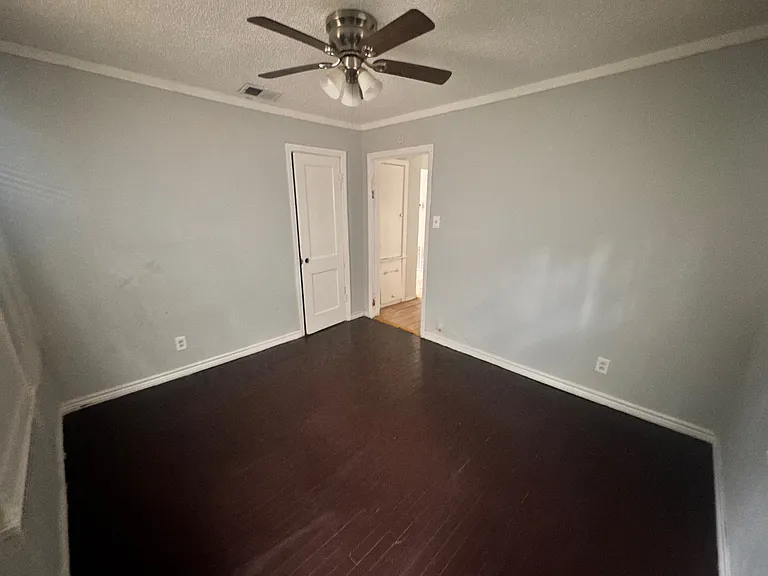 3725 Hancock St — Photo 4