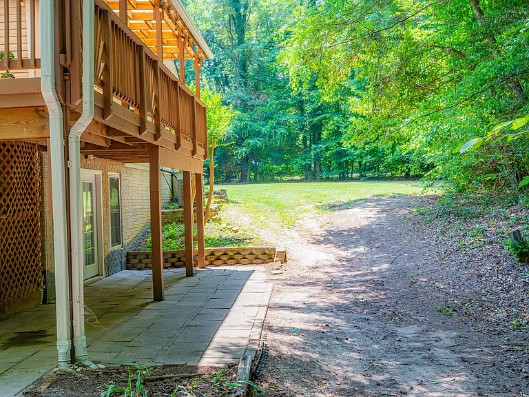 8401 Kennedy Dr — Photo 102