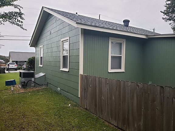 4th image of 38 Juanita Dr