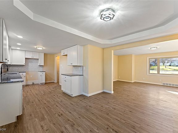 5th image of 409 Golf Dr