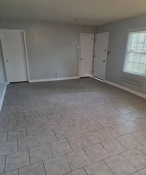 4327 Lawnwood Dr — Photo 4